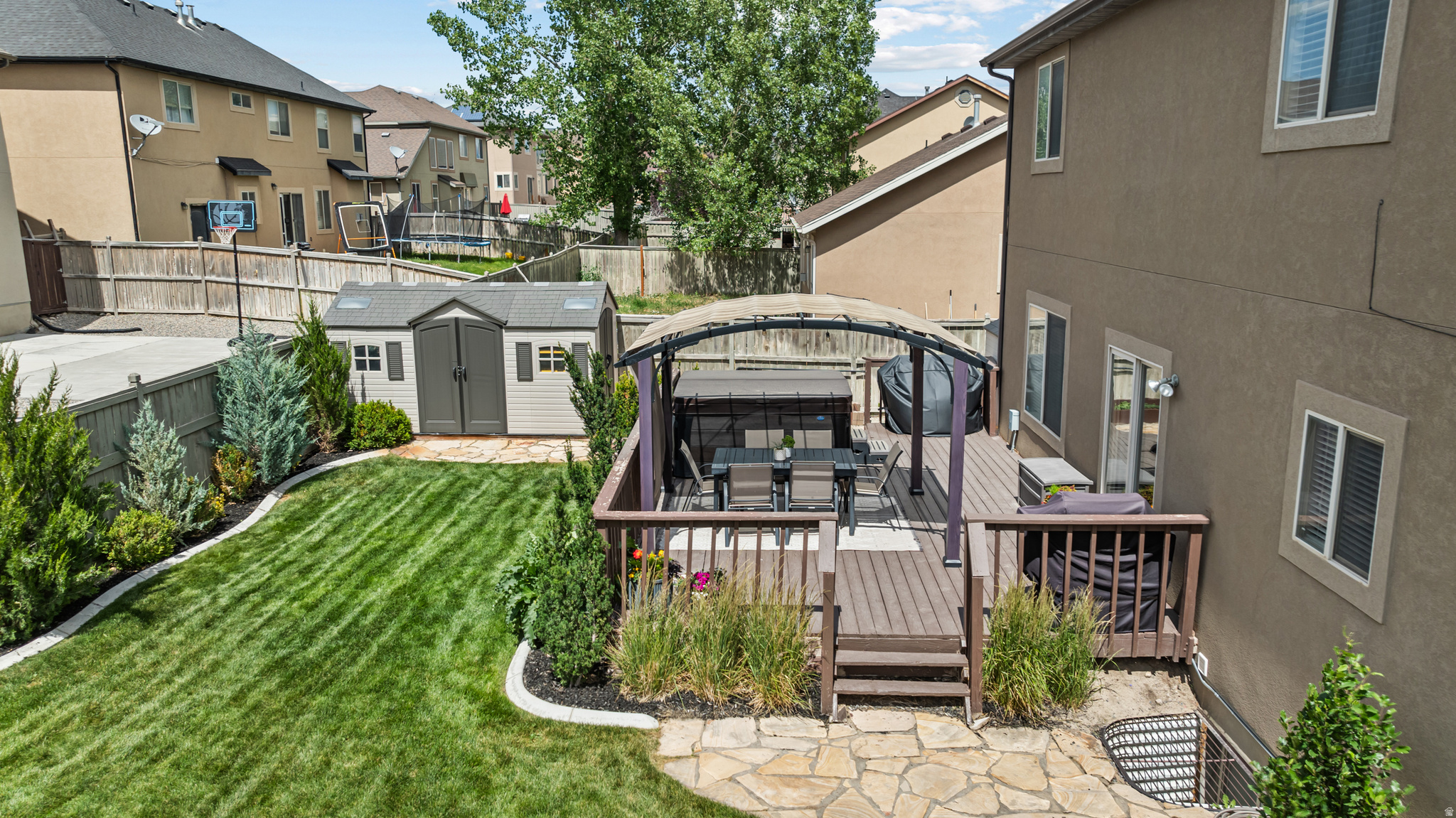 HIGHLANDS ON THE GREEN - Residential