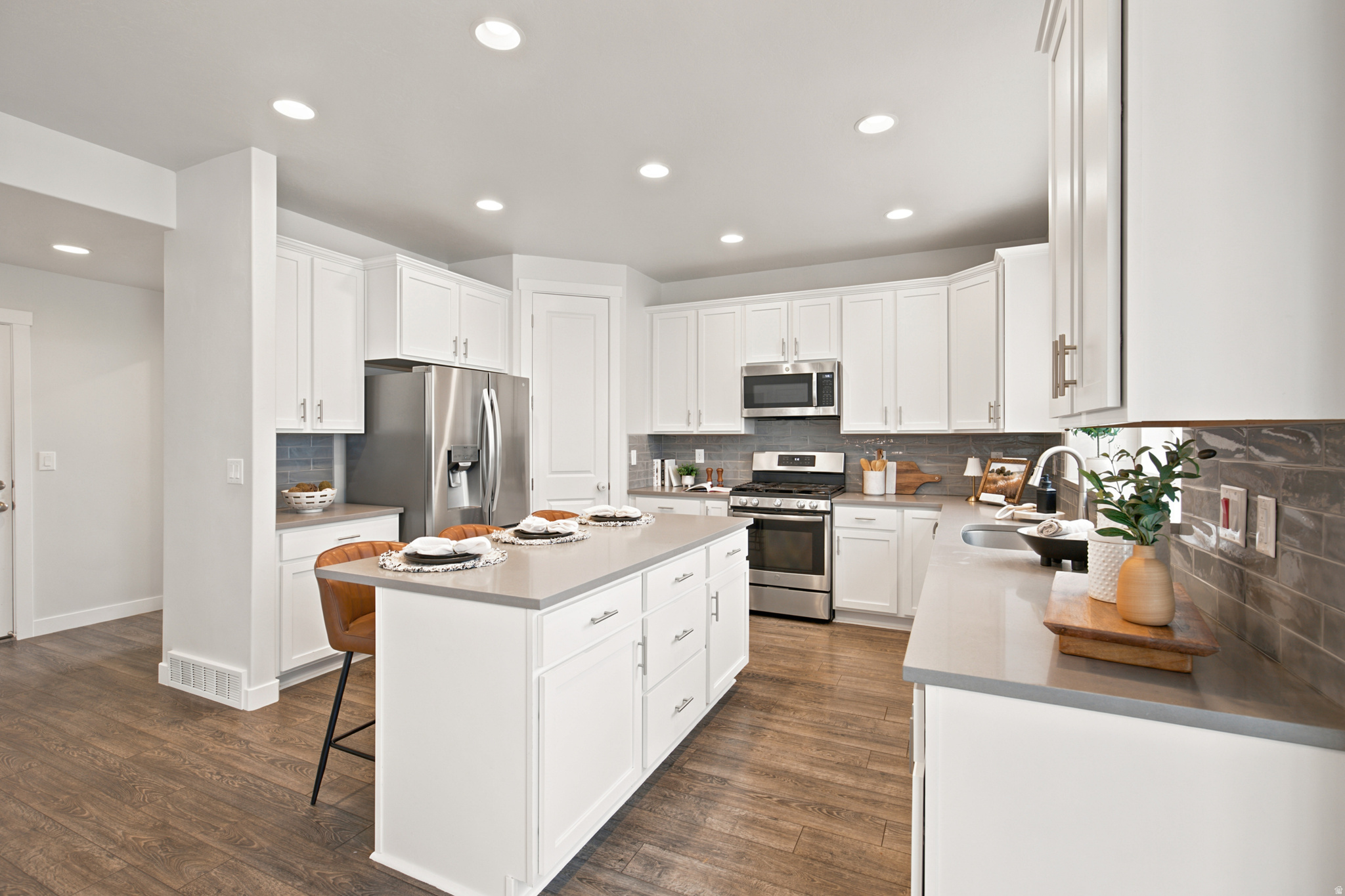 STANSBURY PLACE 6022 - Residential