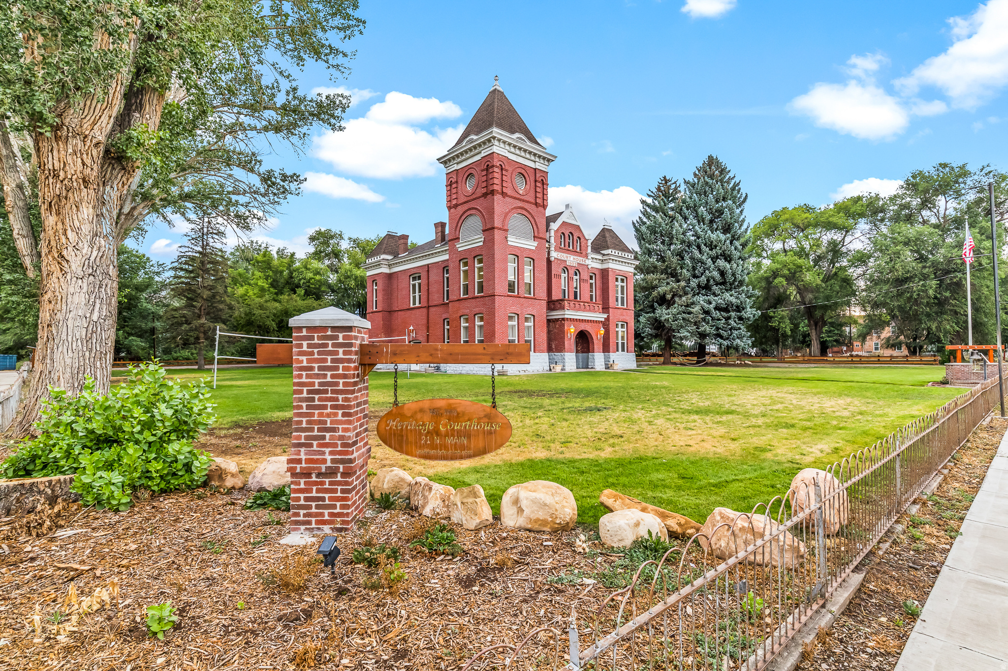 JUNCTION UTAH - Commercial Sale