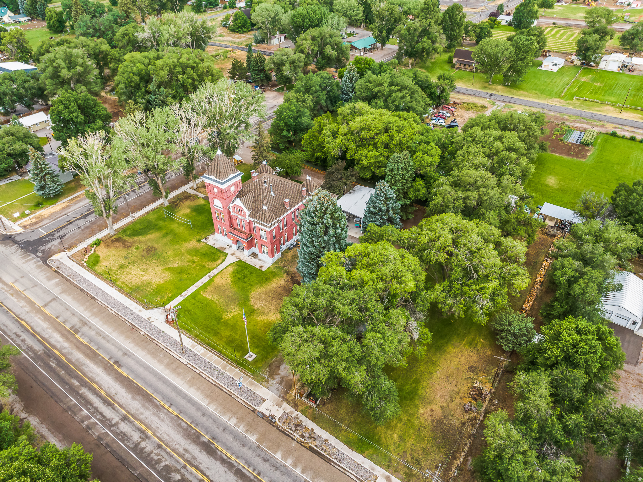 JUNCTION UTAH - Commercial Sale