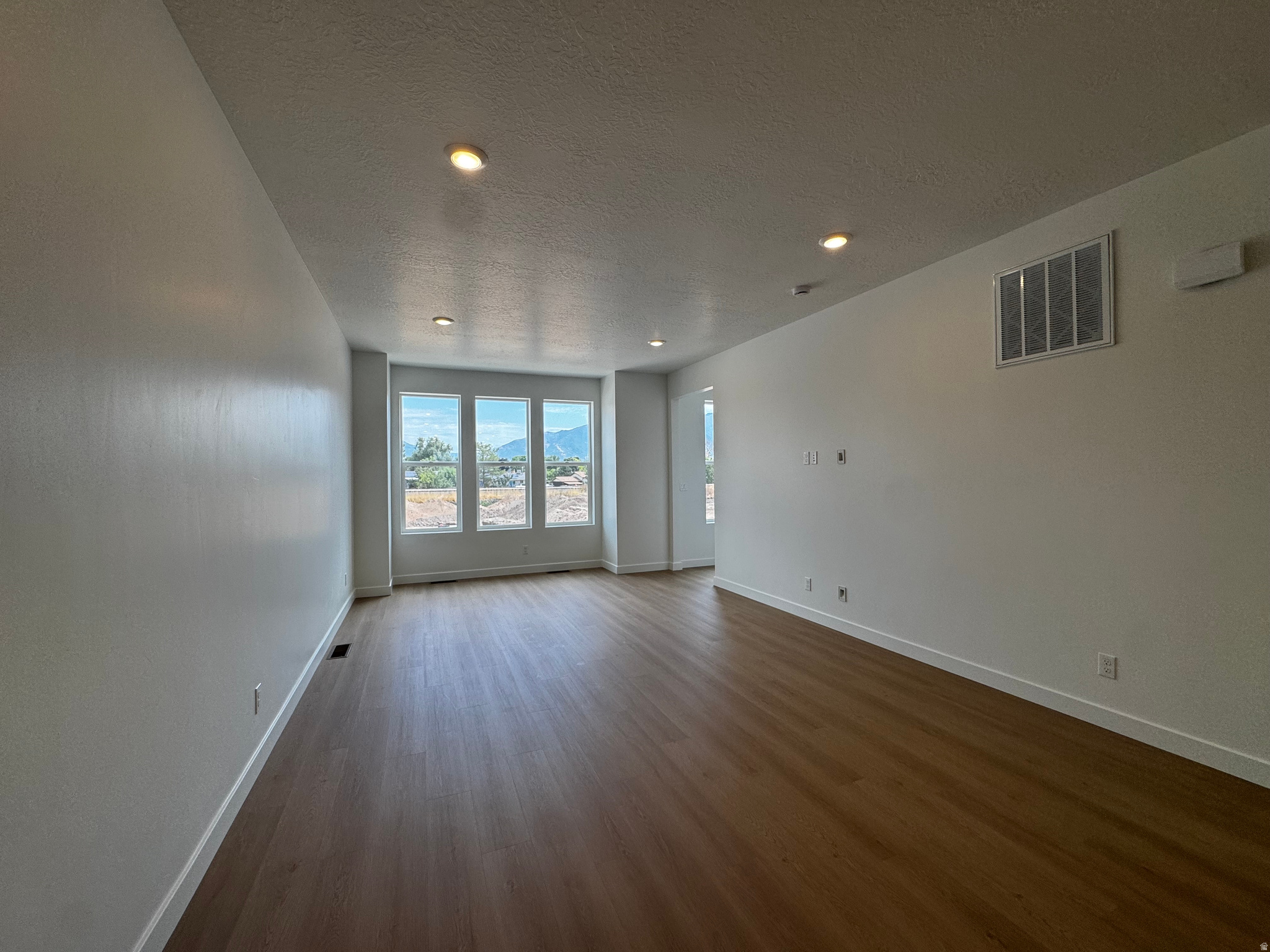 TRAILSIDE - Residential