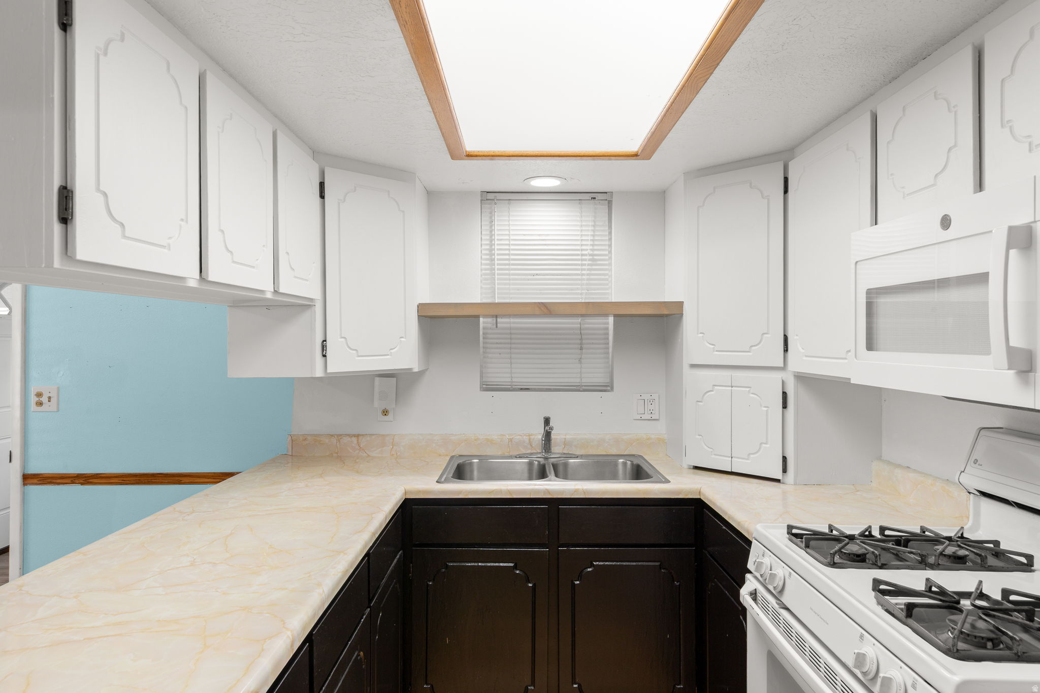 KINGS ROW EST - Residential