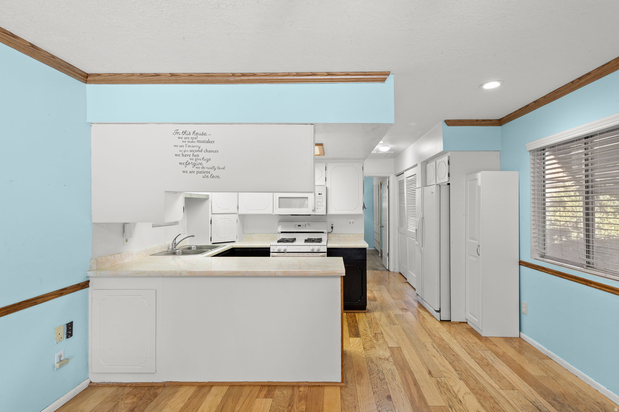 KINGS ROW EST - Residential
