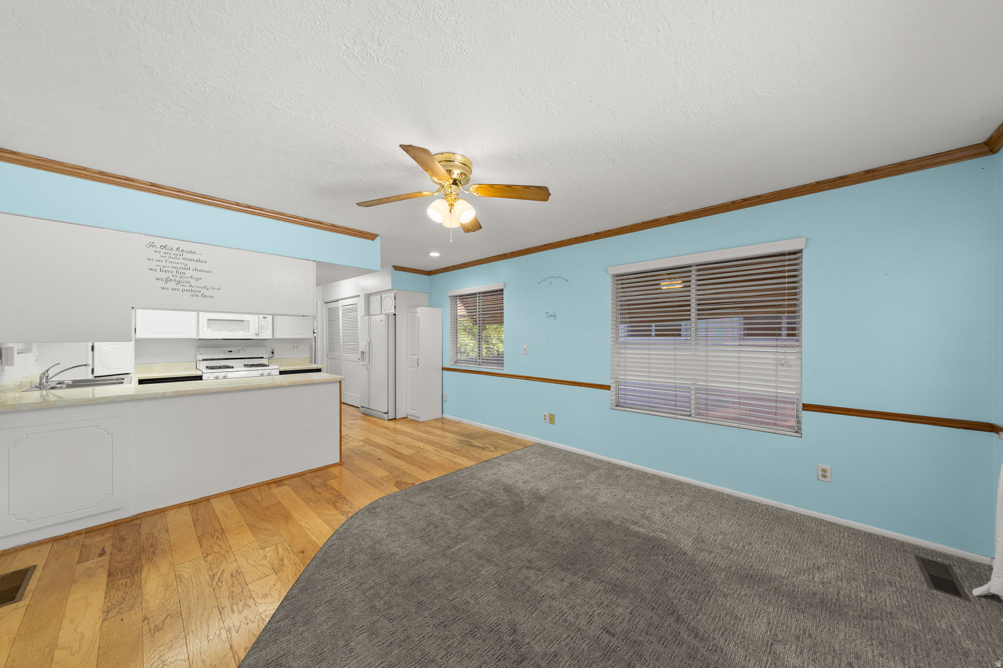 KINGS ROW EST - Residential