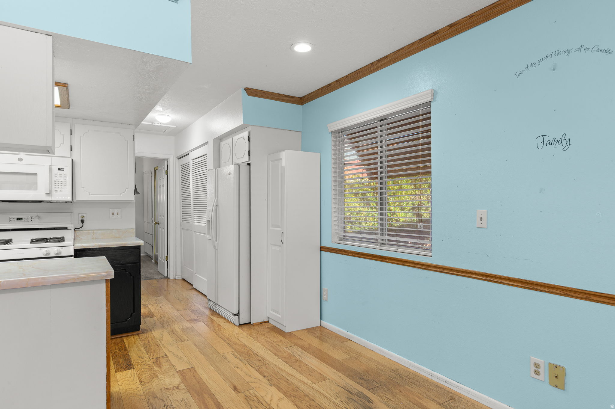 KINGS ROW EST - Residential
