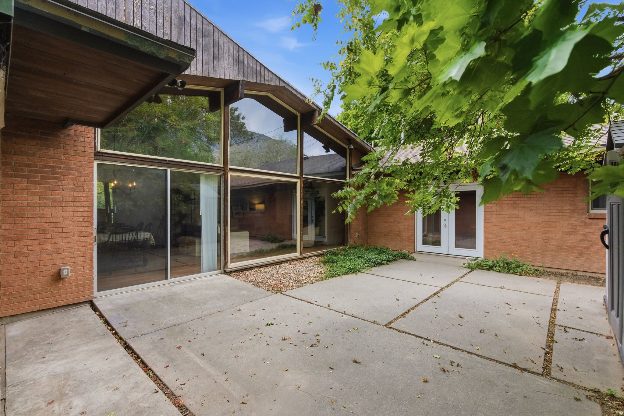 CEDAR CIRCLE - Residential
