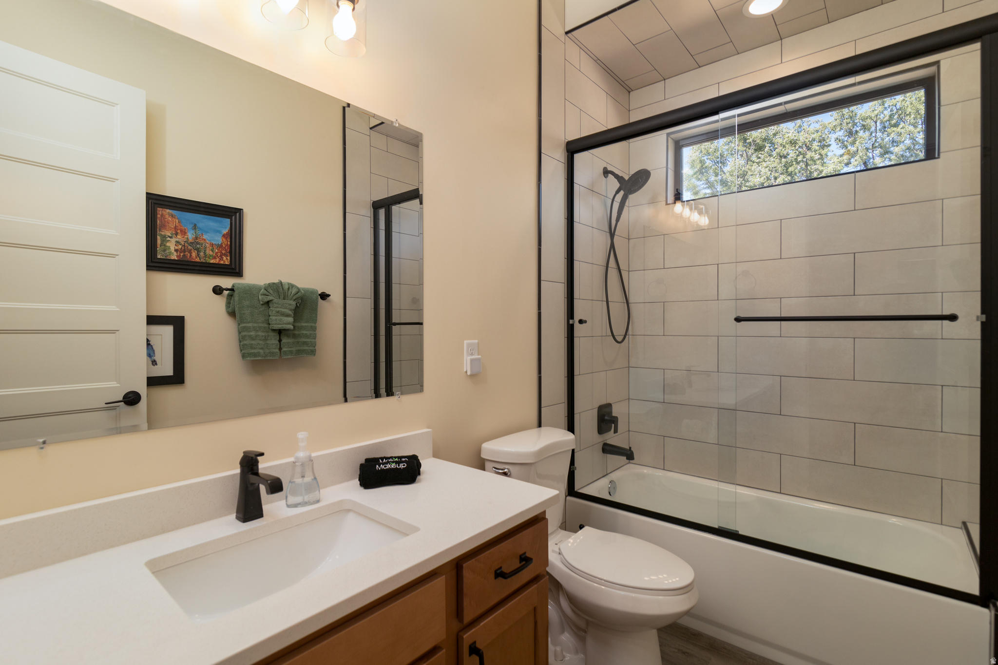 QUARTER CIRCLE H - Residential