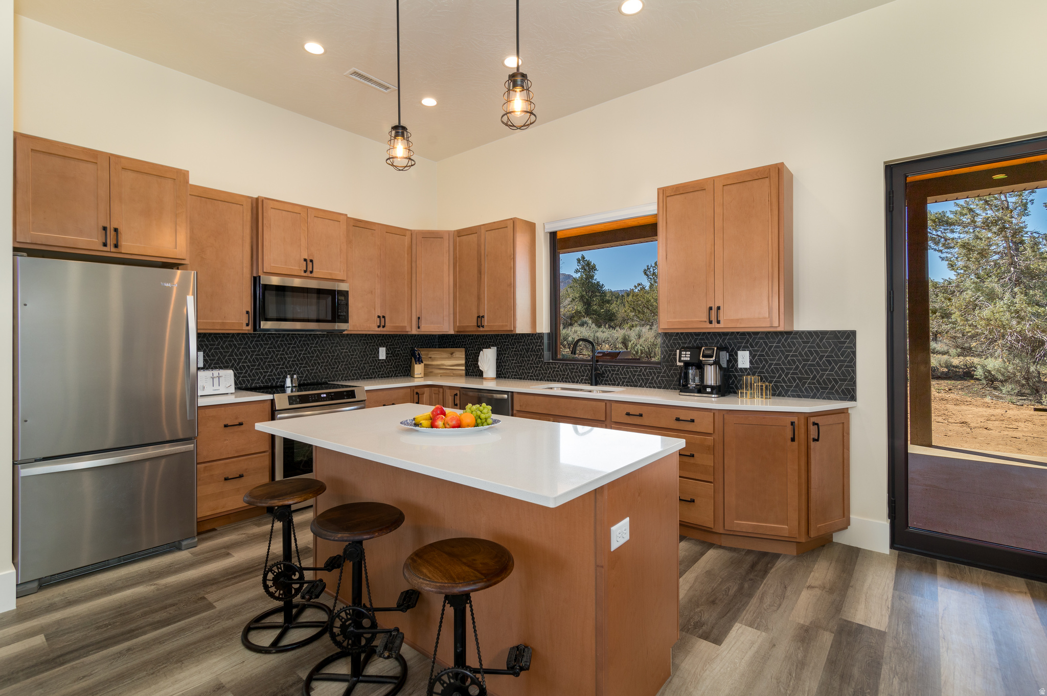 QUARTER CIRCLE H - Residential