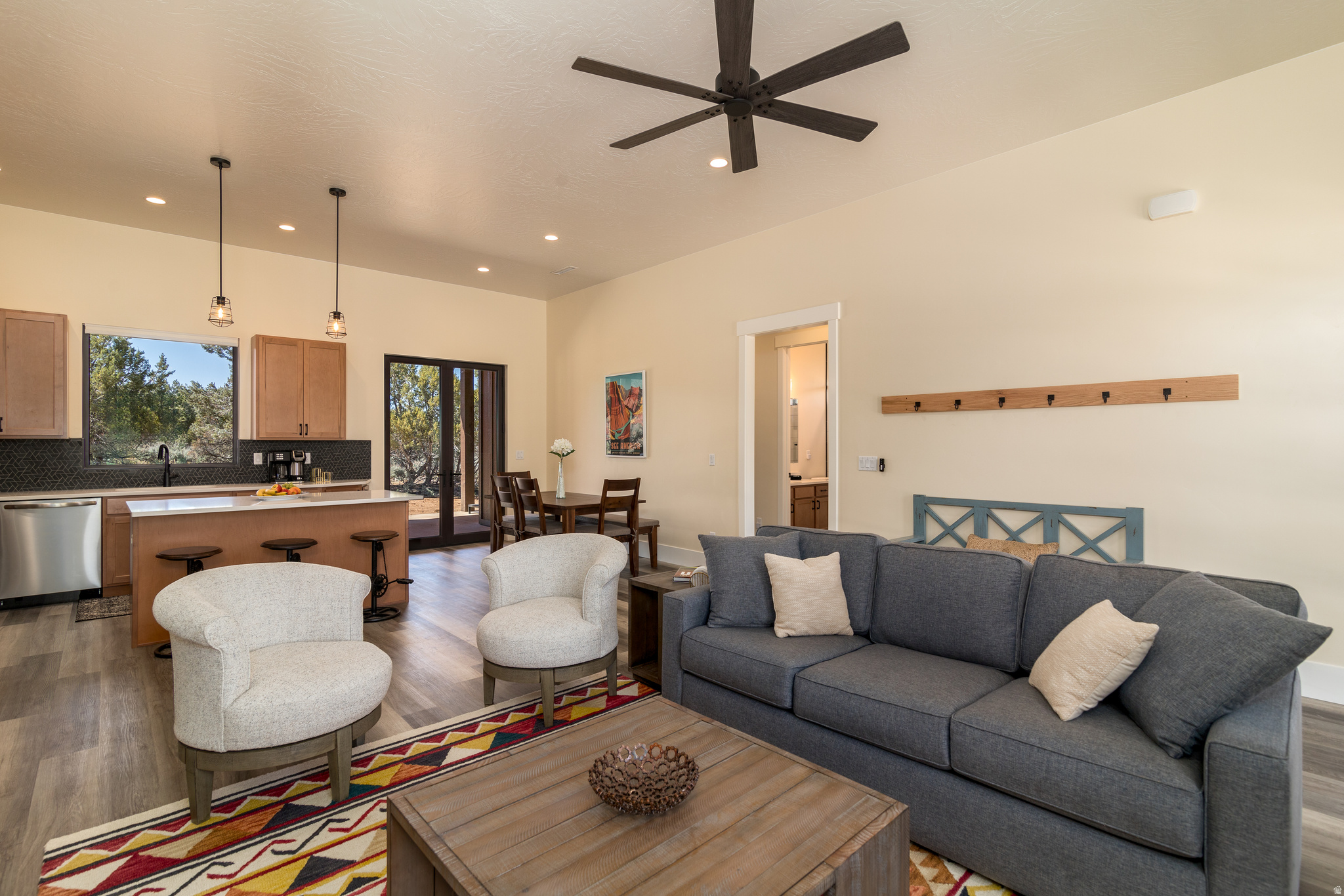 QUARTER CIRCLE H - Residential