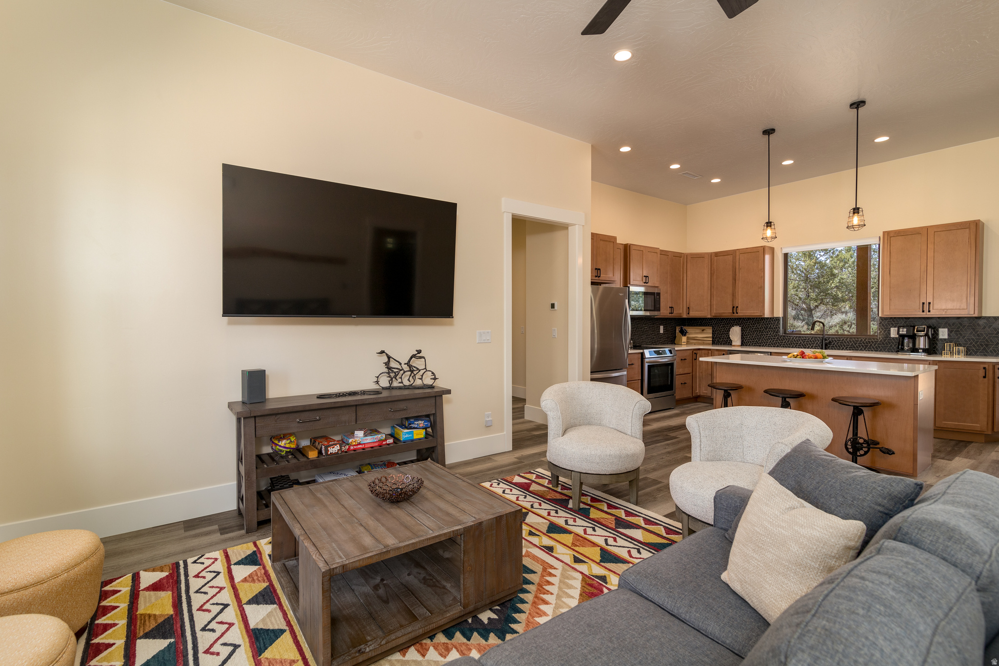 QUARTER CIRCLE H - Residential