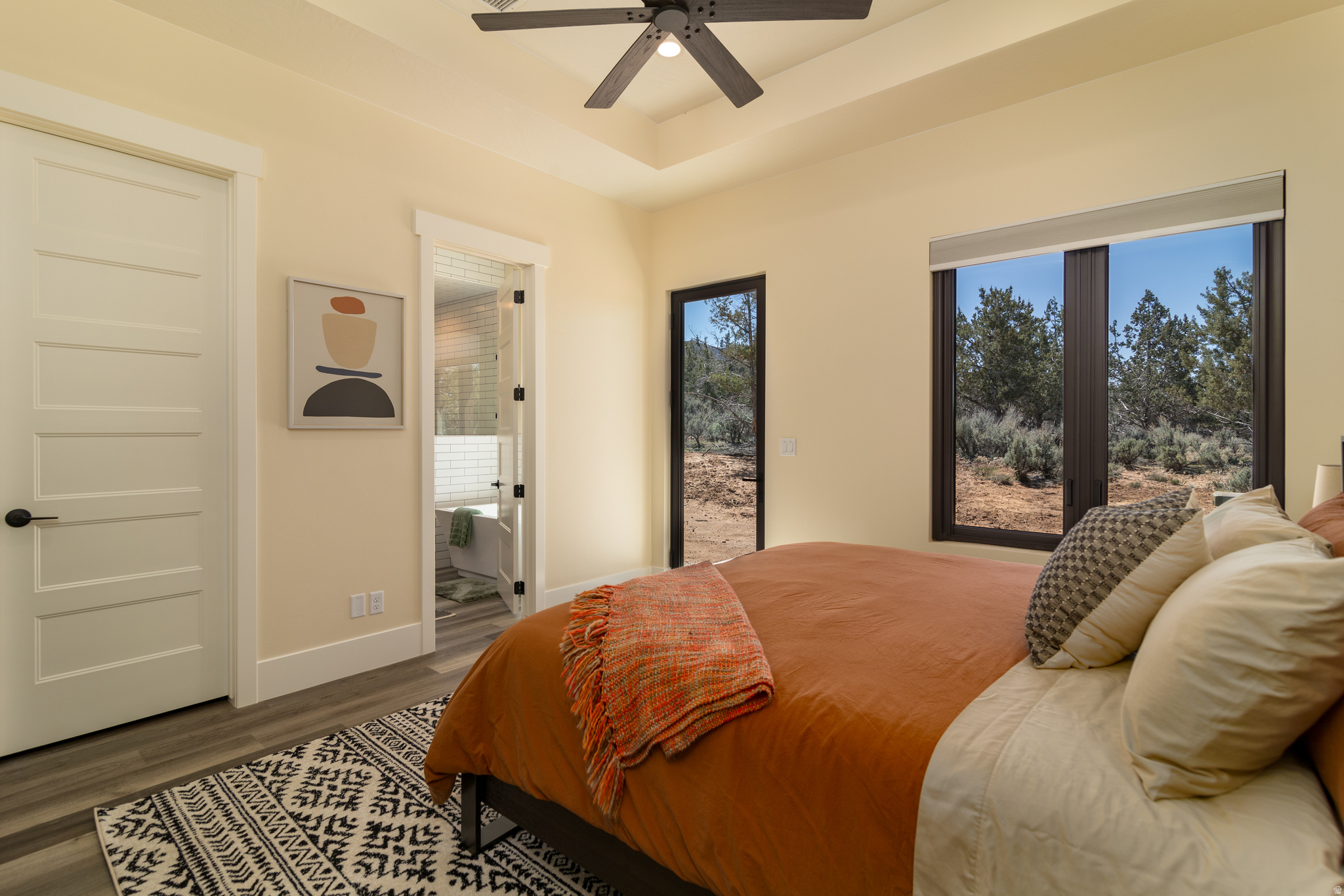 QUARTER CIRCLE H - Residential