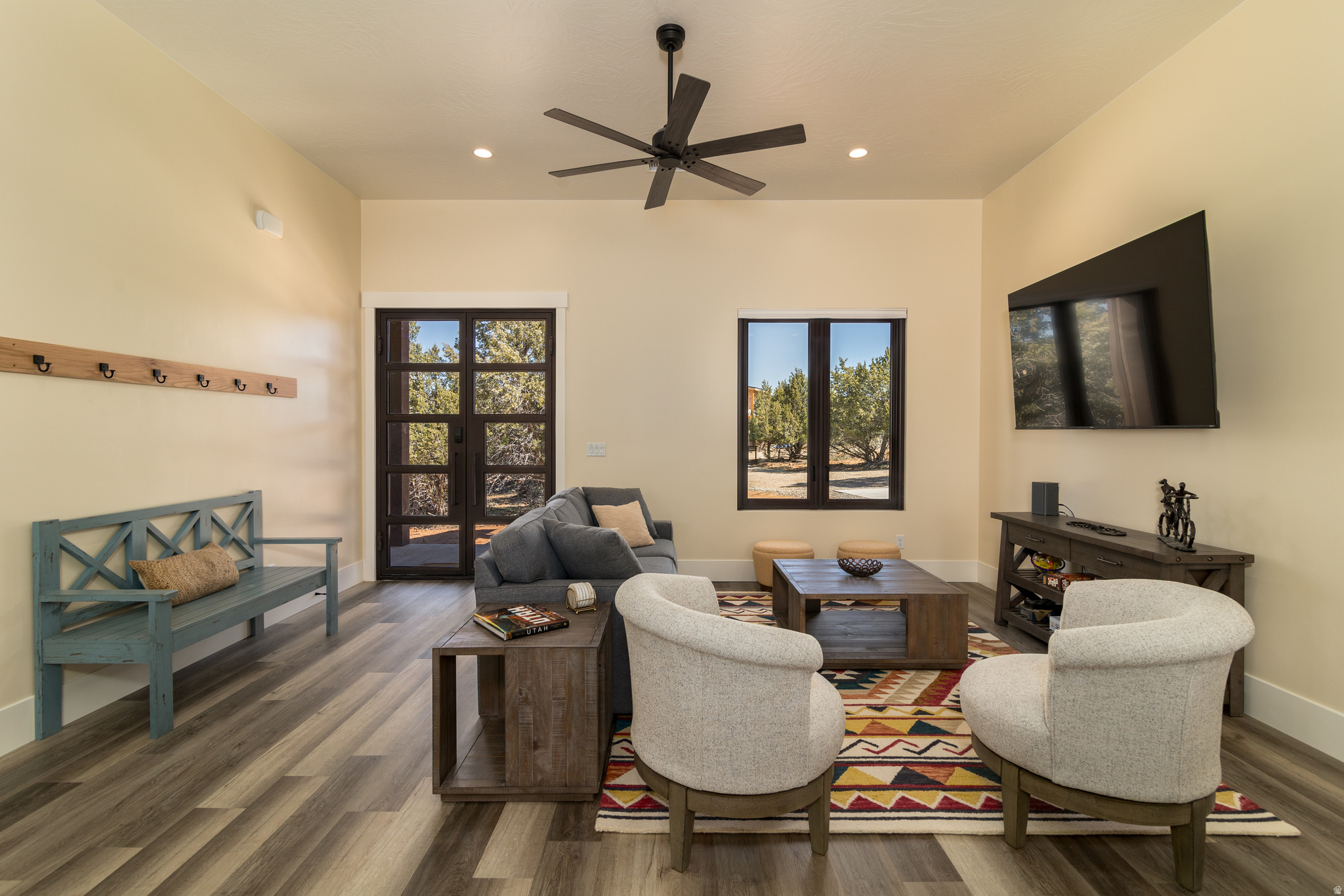 QUARTER CIRCLE H - Residential