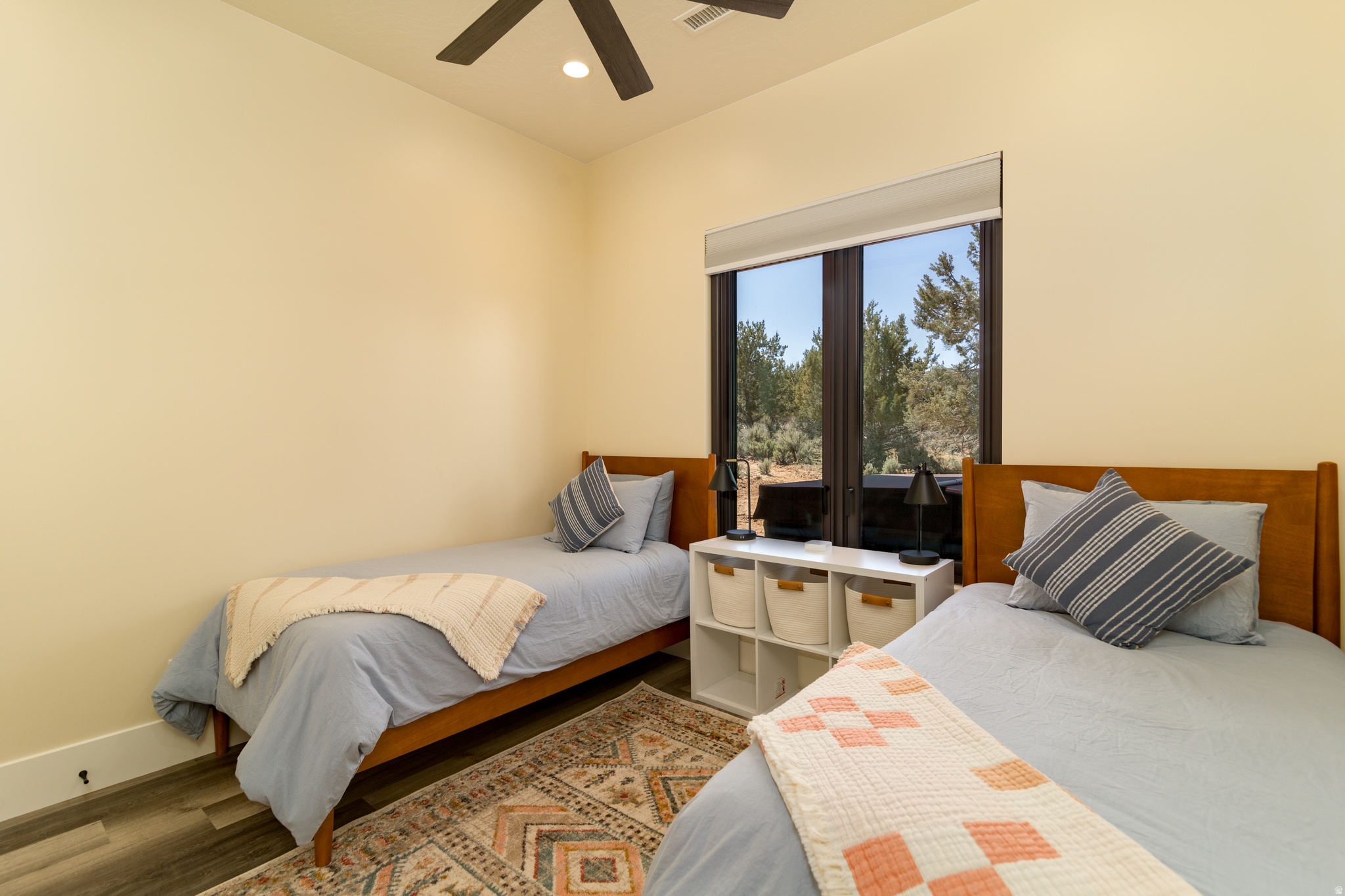 QUARTER CIRCLE H - Residential