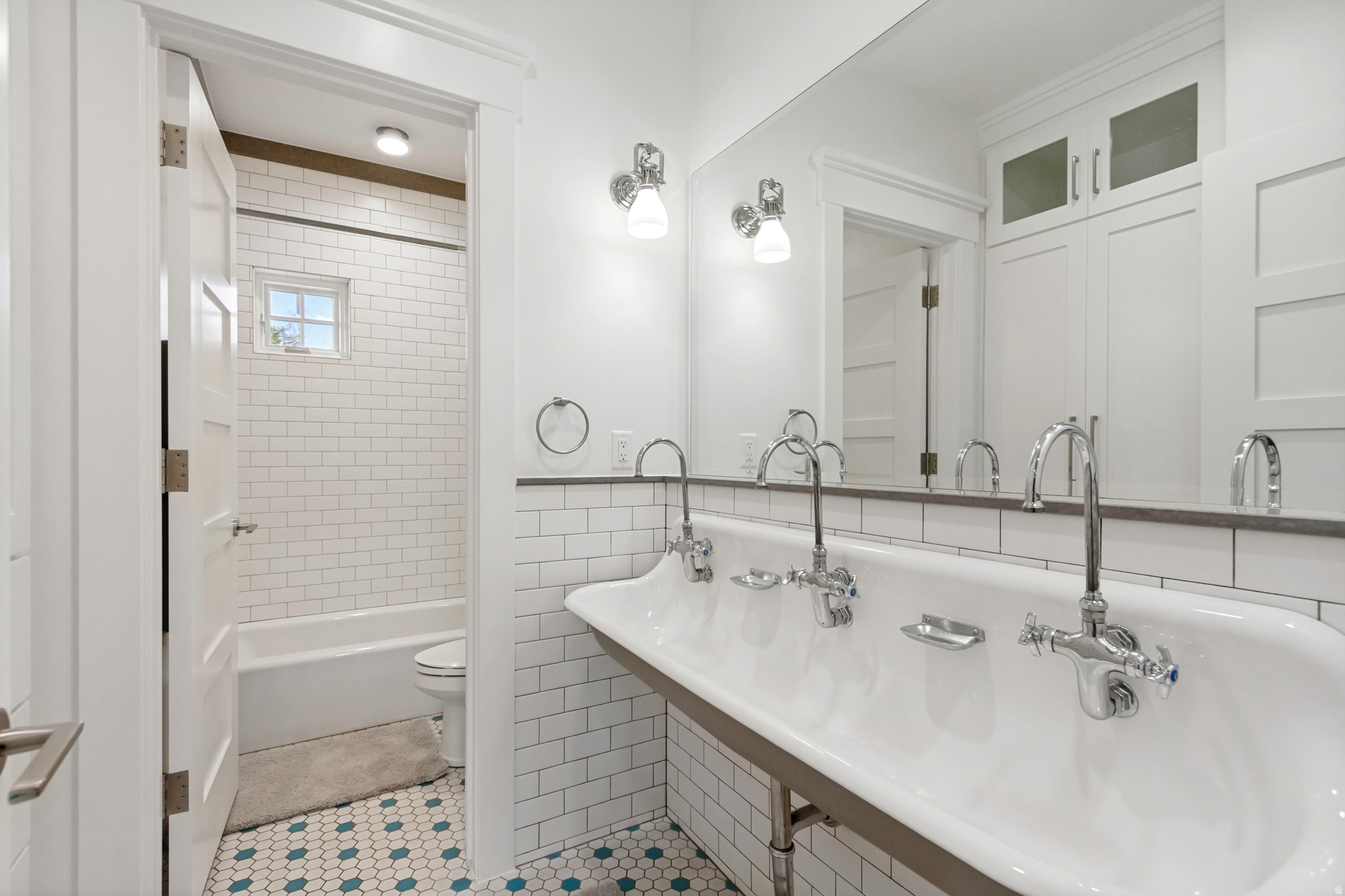 THE GABLES AT GRANDVIEW - Residential