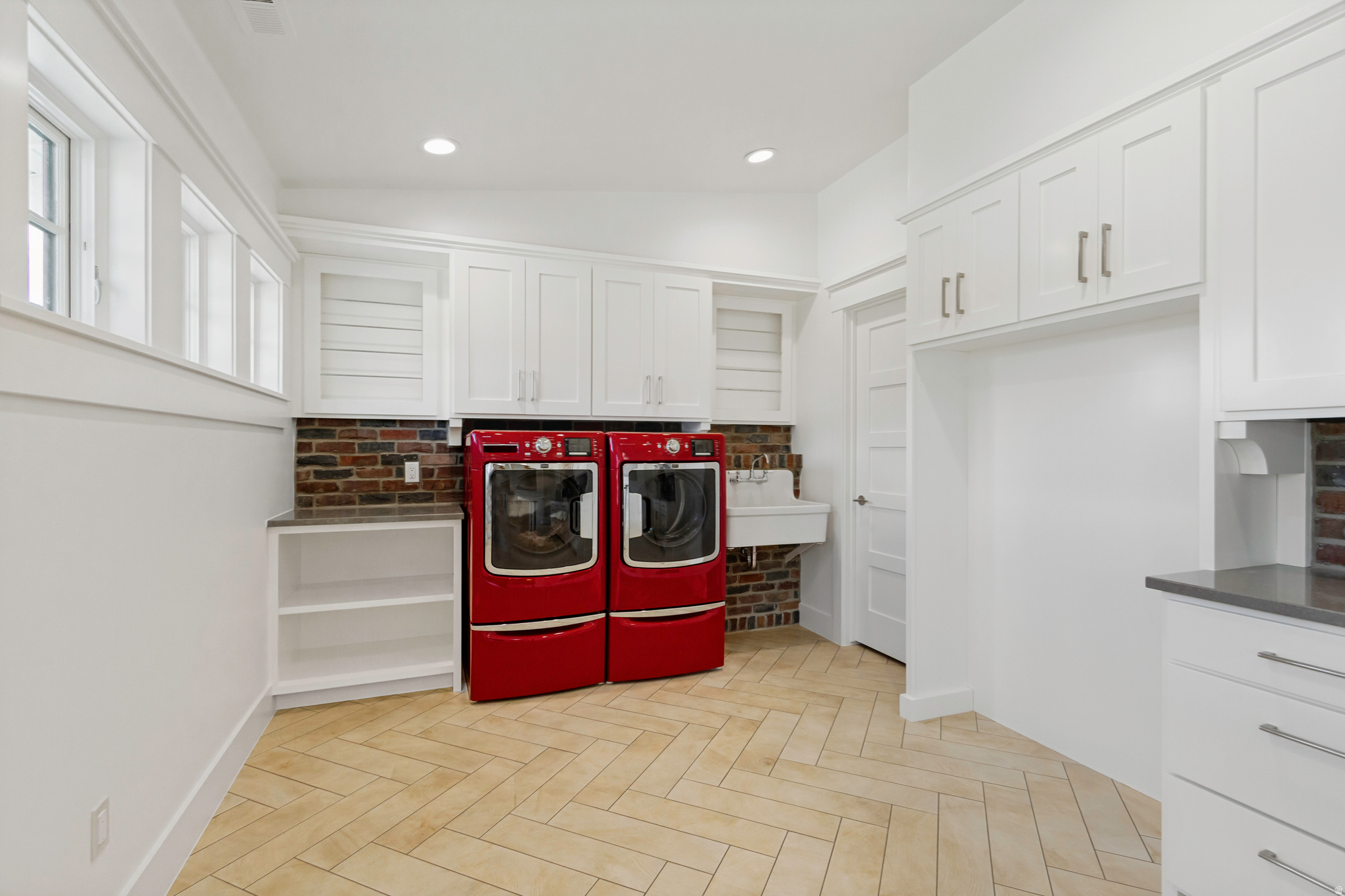 THE GABLES AT GRANDVIEW - Residential