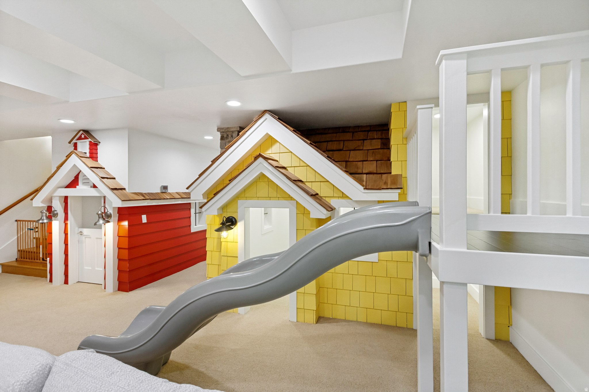 THE GABLES AT GRANDVIEW - Residential