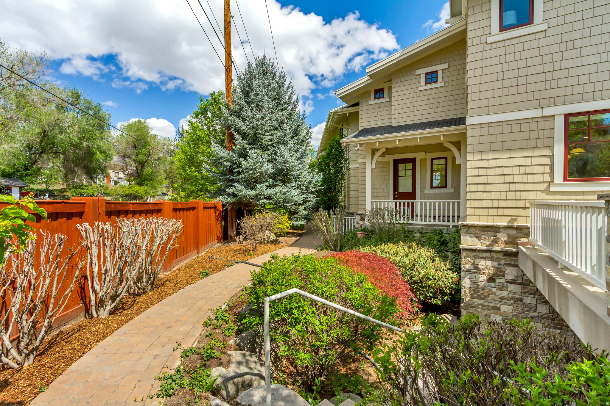 THE GABLES AT GRANDVIEW - Residential