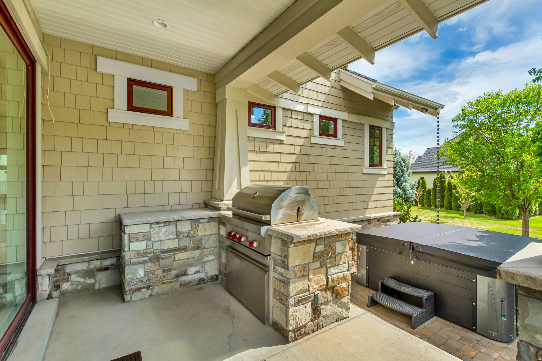 THE GABLES AT GRANDVIEW - Residential