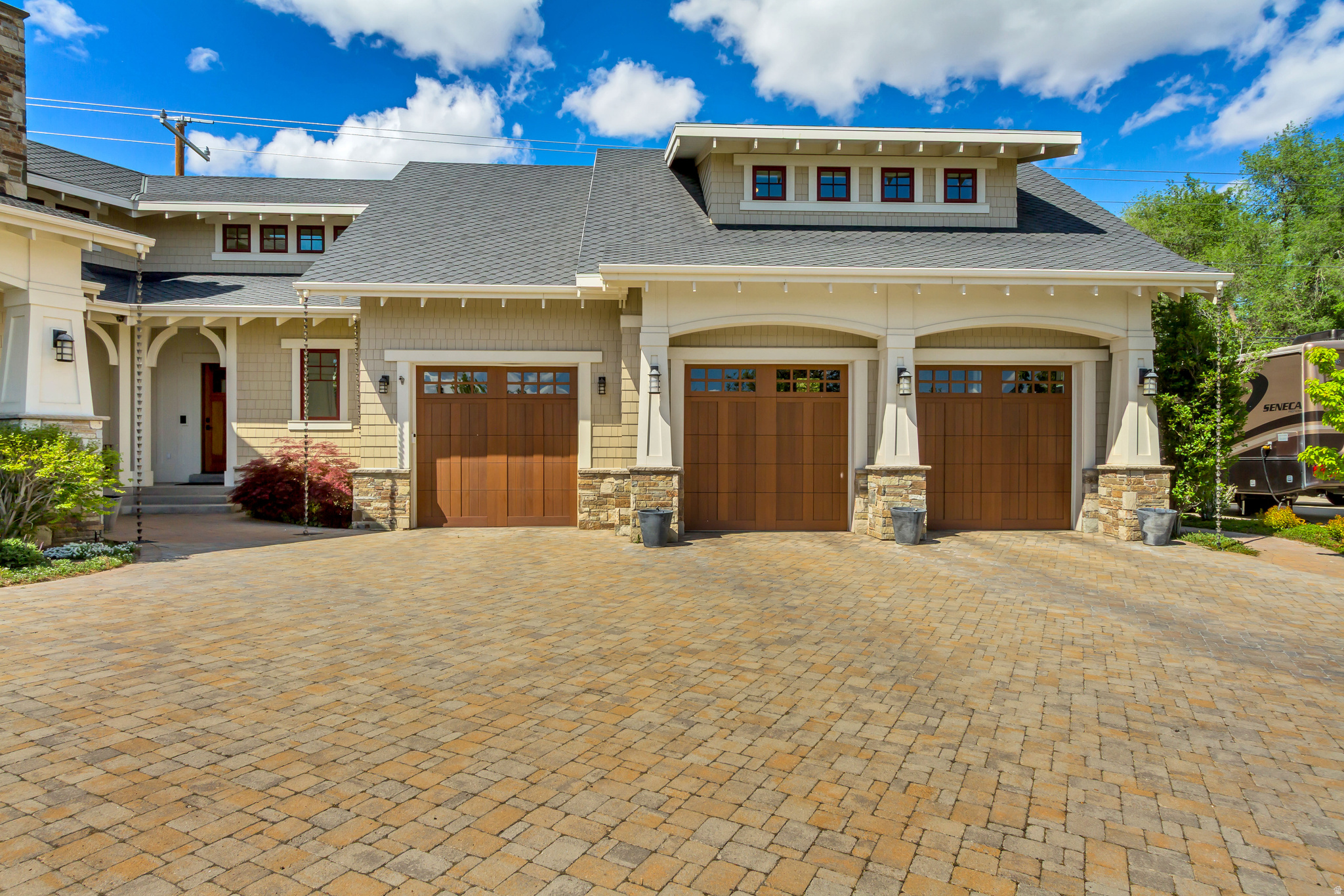 THE GABLES AT GRANDVIEW - Residential