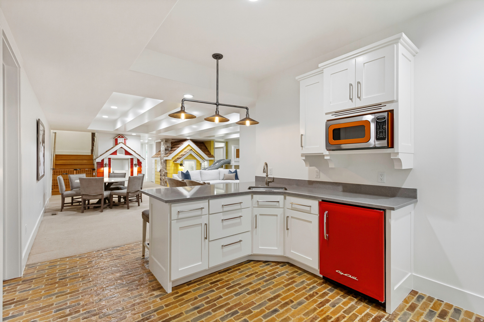 THE GABLES AT GRANDVIEW - Residential