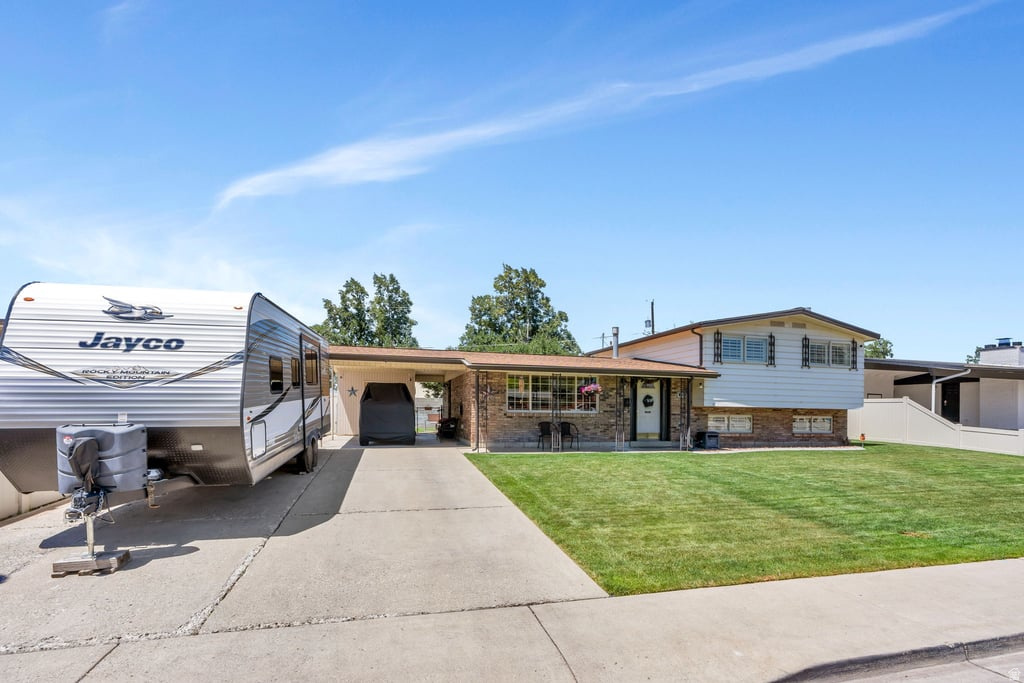 ROYAL OAKS - Residential