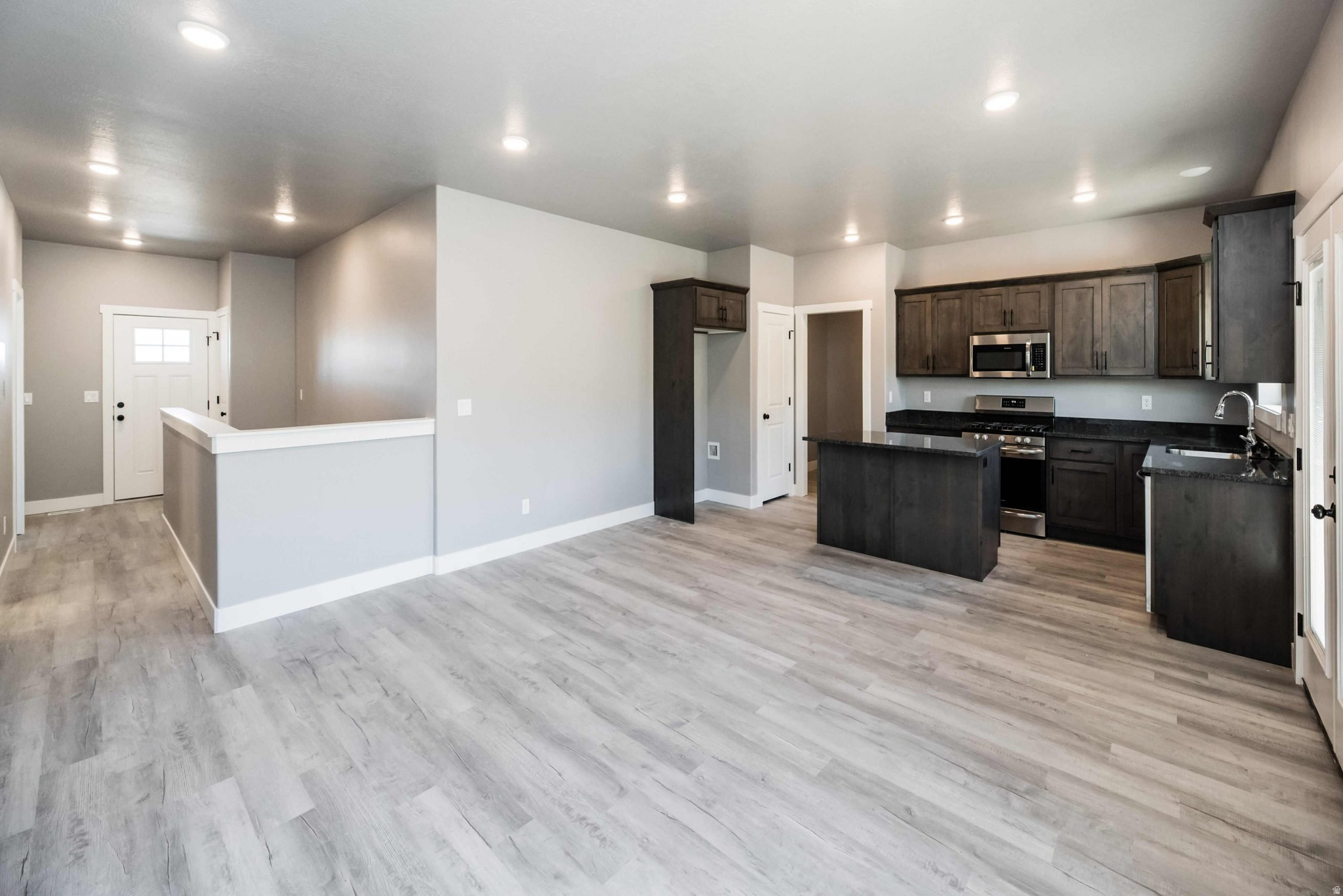 SMILING H - Residential