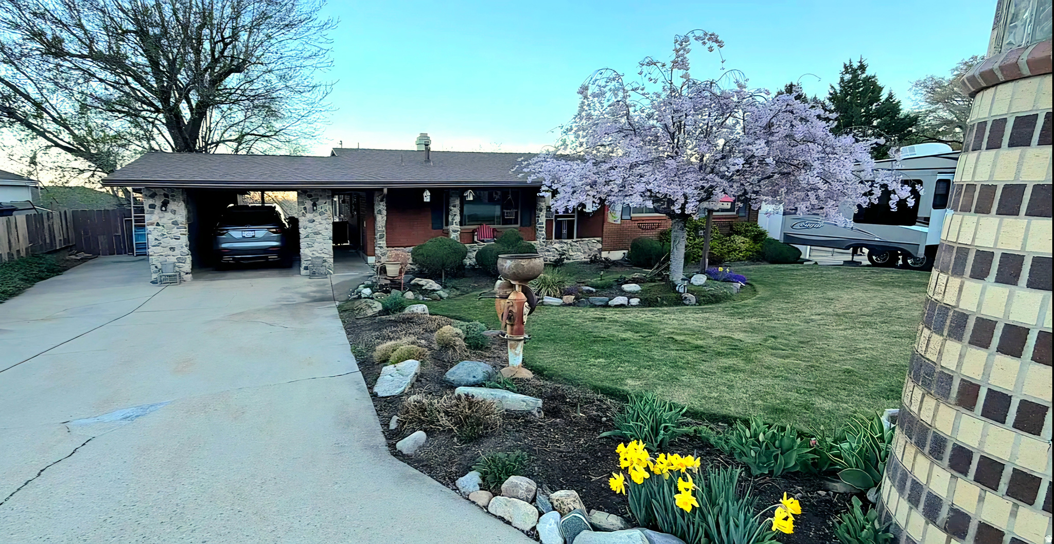 Homes Like this one don't come around very often! So many reasons to buy this home! Turn key with zero needs in the remodel department! Home has been meticulously maintained and boasts a very comfortable and peaceful feeling inside and out! 4 bed 2.5 bath with an extra room that doesn't have a closet! Many possibilities in the basement with separate parking and a full kitchen with a separate entrance! Pictures will tell the story here. Call TODAY!!