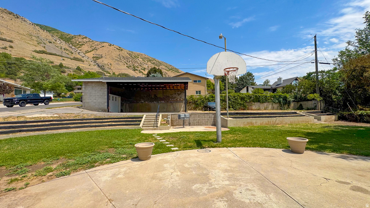 HALL HEIGHTS - Residential
