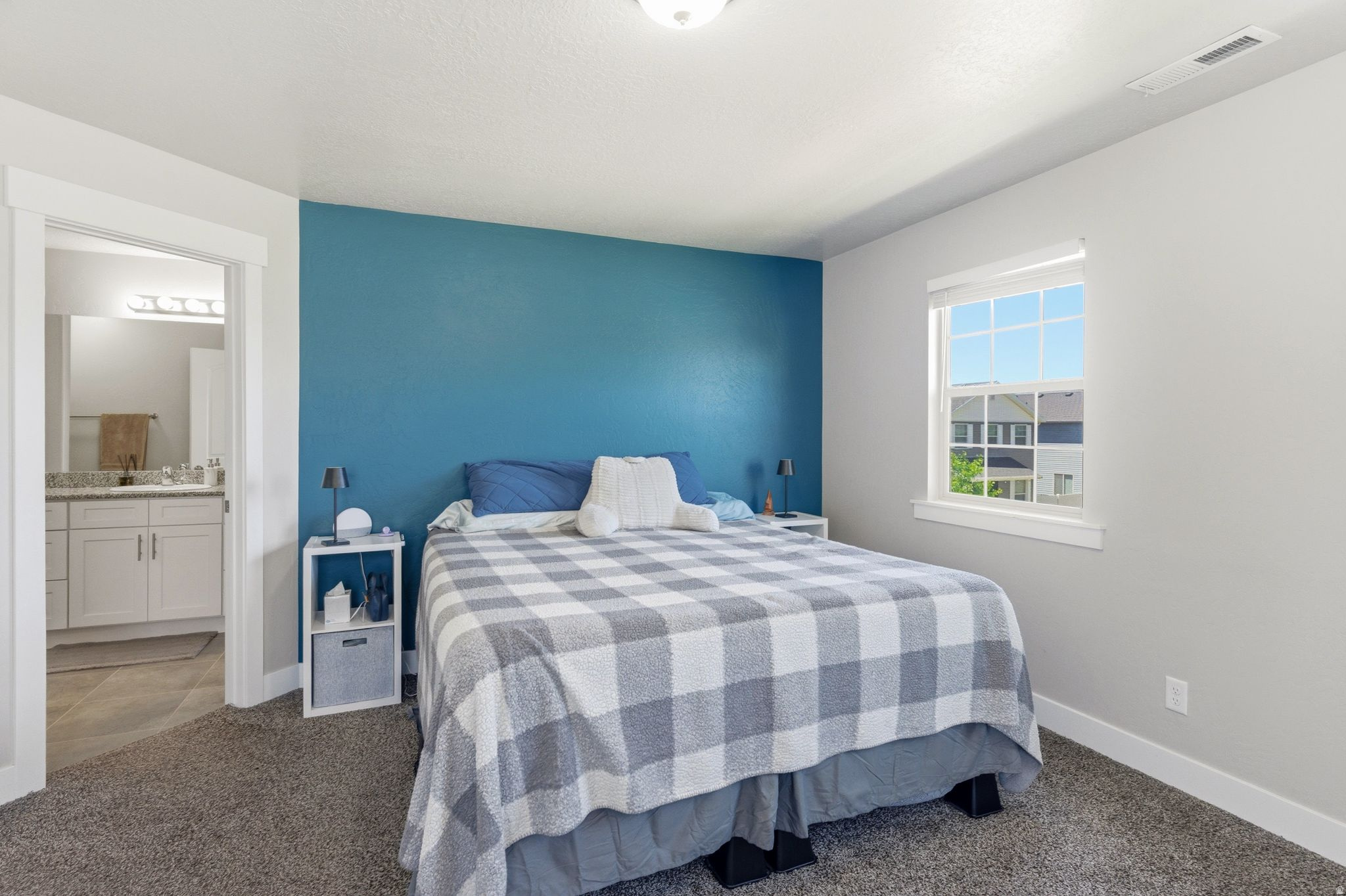 COLONIAL PARK - Residential