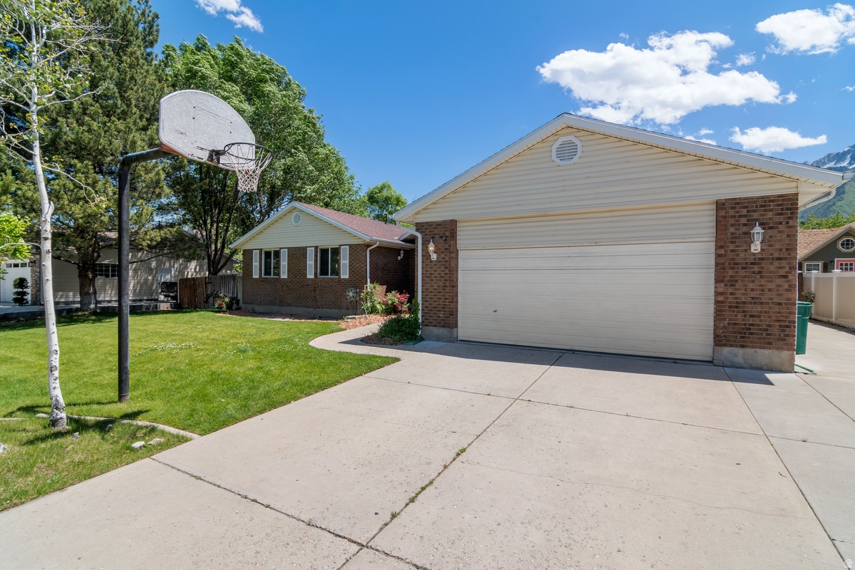 TAYLOR ESTATES - Residential