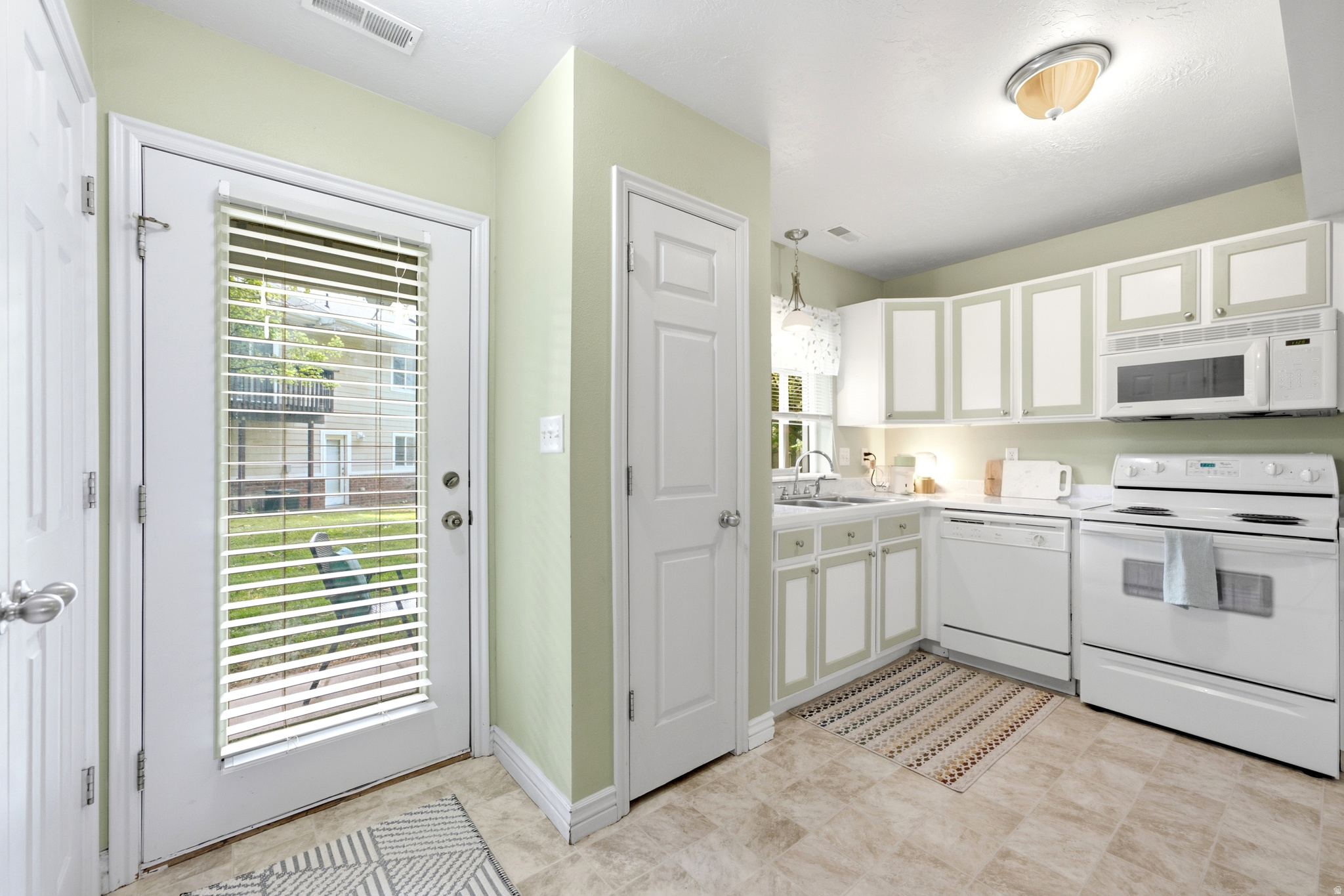 CANYON WOODS - Residential