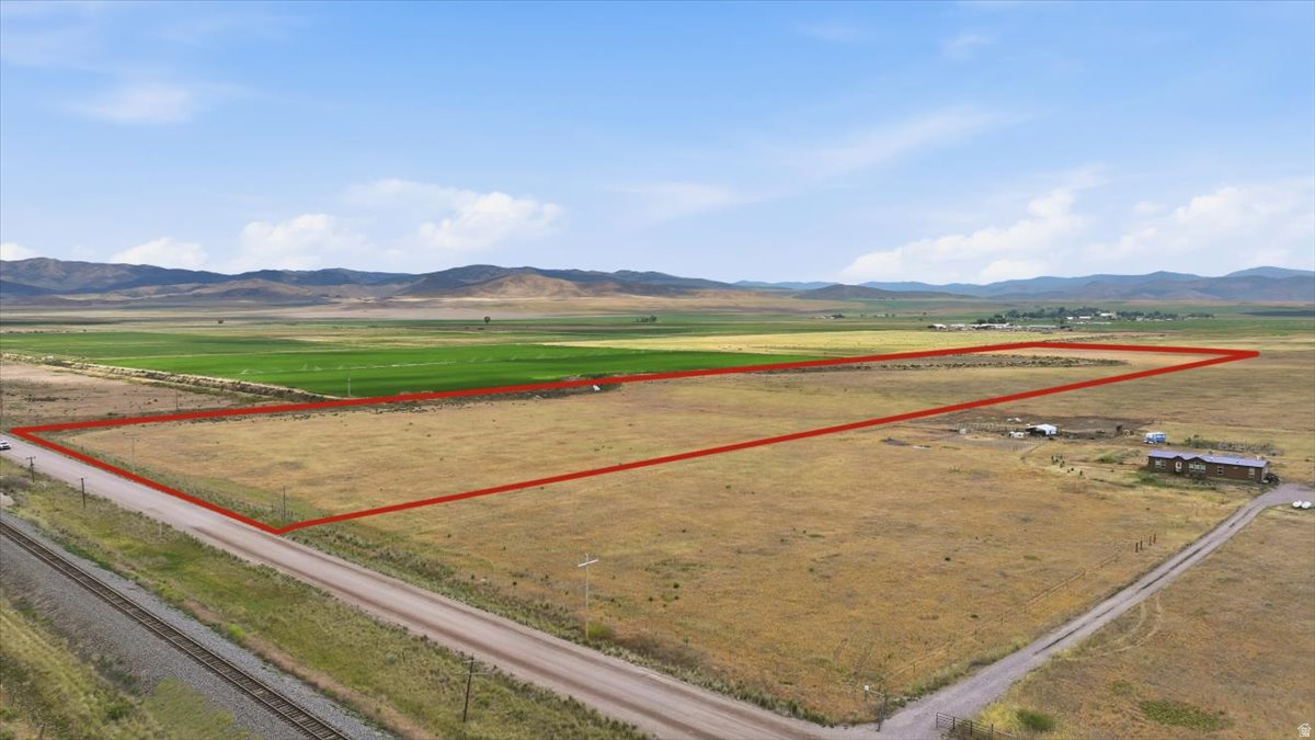 If its space you are looking for look no further. This building lot is 40 +/- acres fronts a county road with power along it. The north end of the property has a drainage ditch with year round water for you animals. No CC&Rs to deal with! Amazing views of Oxford mountain and pasture. Three sides are fenced.
