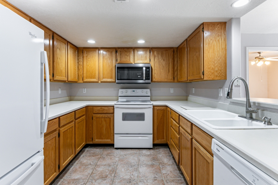 MEADOWS CONDO - Residential