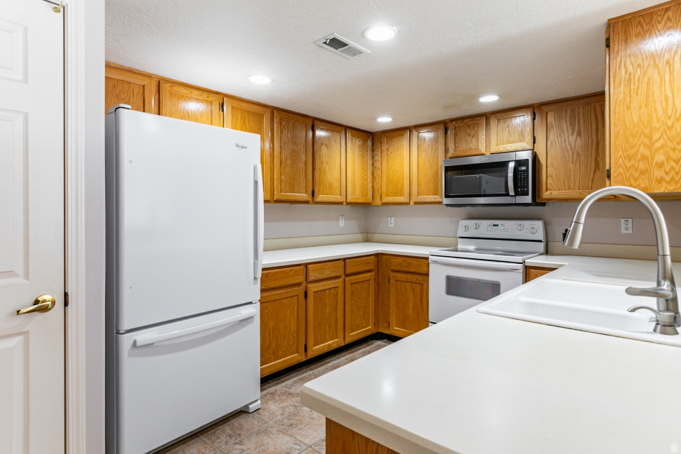 MEADOWS CONDO - Residential