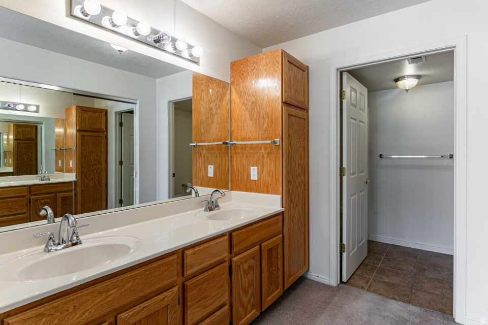 MEADOWS CONDO - Residential