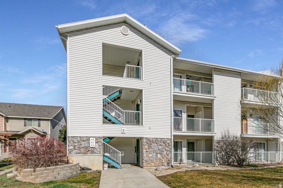 MEADOWS CONDO - Residential
