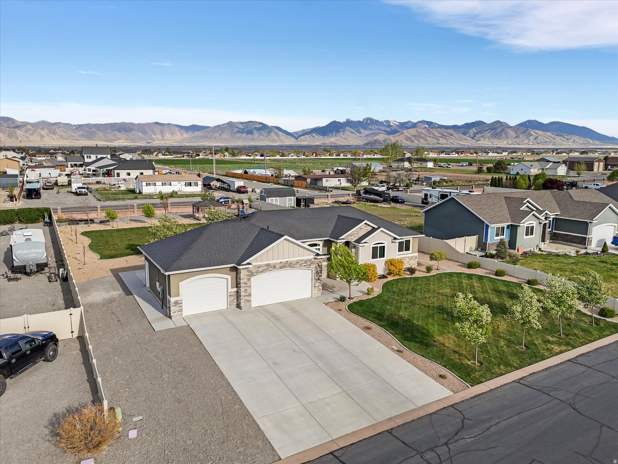 CARRIAGE CROSSING - Residential