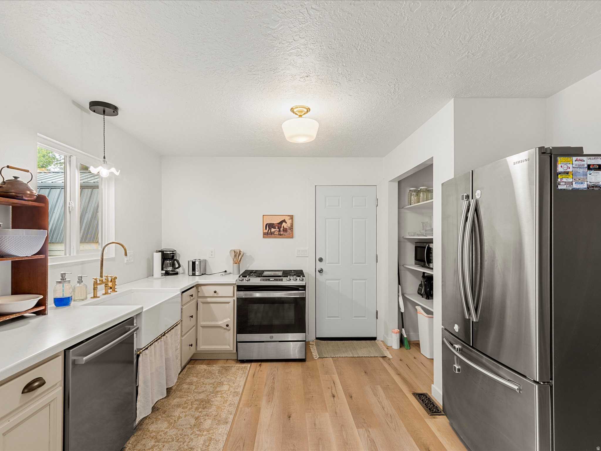 PIONEER CEDARS - Residential