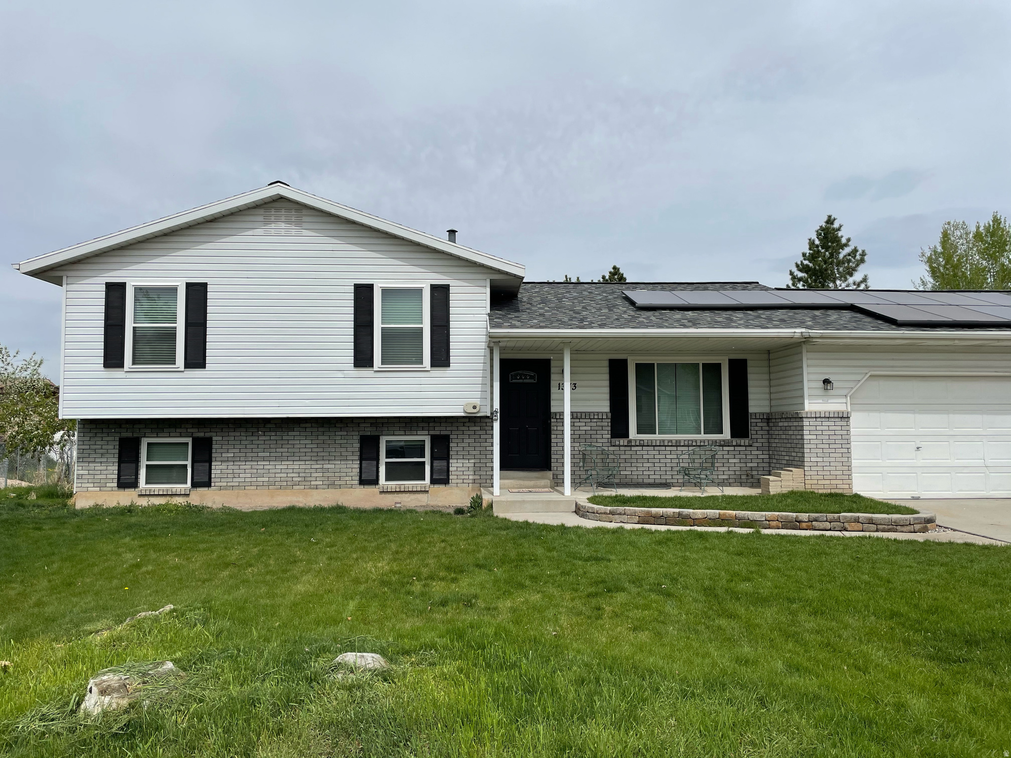 Great multi-level home in cul-de-sac.  Recently updated. Paid off solar panels. Huge backyard.  Amazing NE Orem location with excellent elementary, junior high, and high schools within walking distance.  Close to hiking and mountain biking trails.  Square footage figures are provided as a courtesy estimate only and were obtained from county records.  Buyer is advised to obtain an independent measurement.
