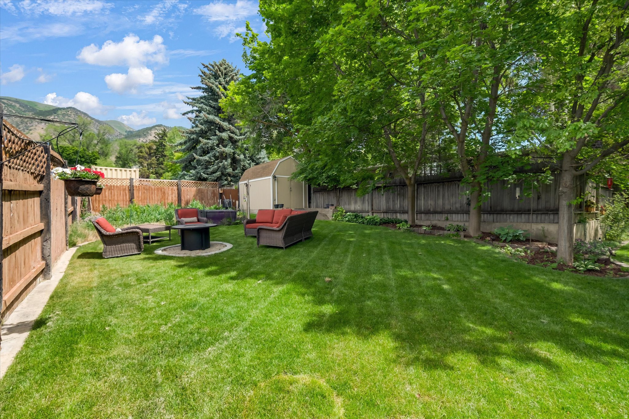 SPRING CREEK HOLLOW - Residential