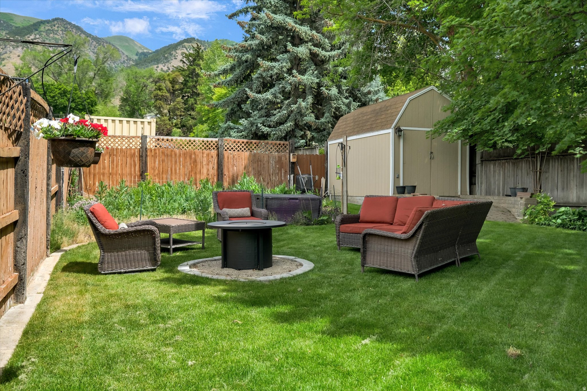 SPRING CREEK HOLLOW - Residential