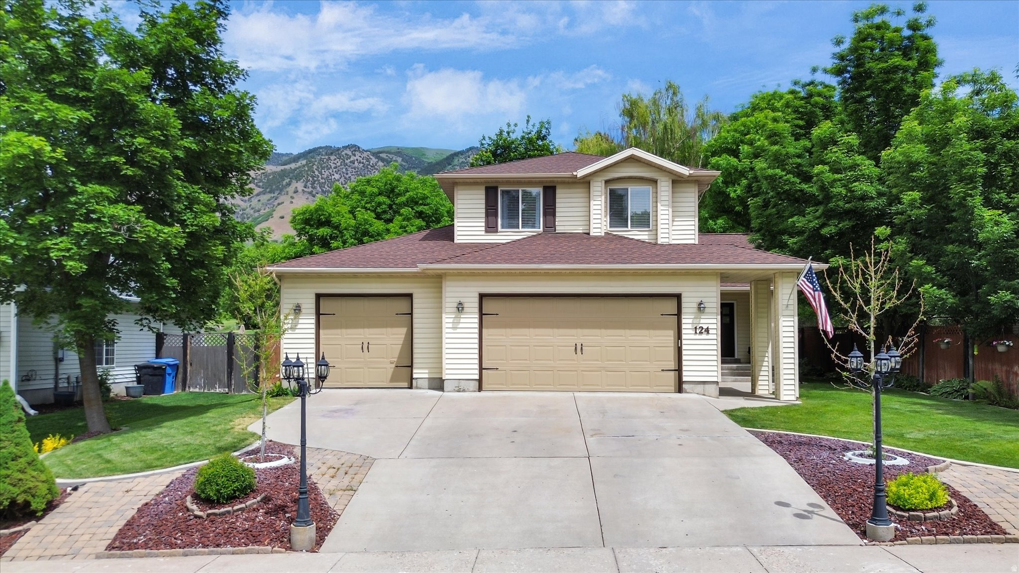 SPRING CREEK HOLLOW - Residential