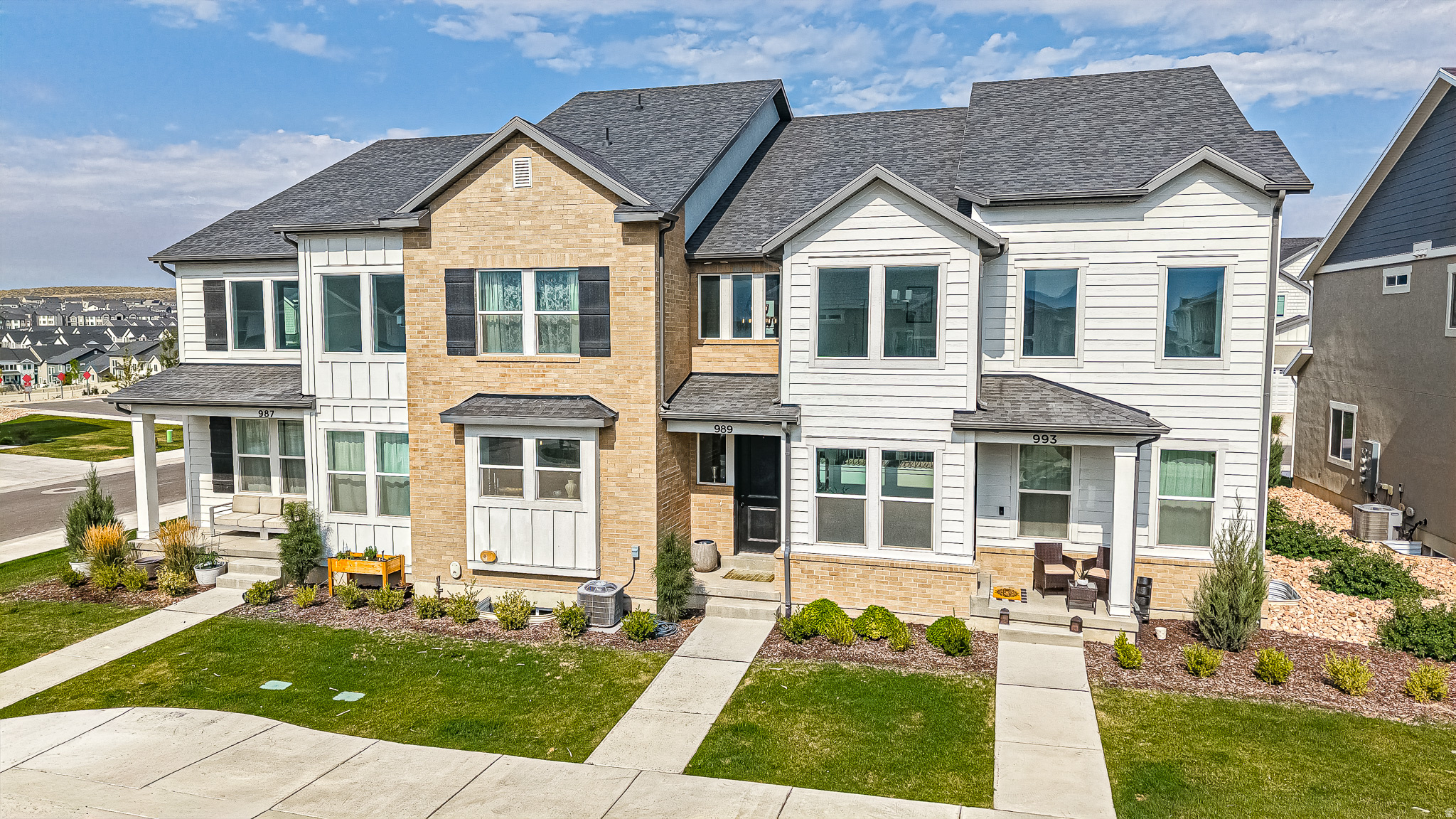 OPEN HOUSE SAT. JULY 18th 12-3 PM Come see this  beautiful town home in the sought after Ridgehorne community!  The town home is just like new, gently lived in,  with a great open floor plan and high ceilings.   With over $20,000 in upgrades of countertops, carpet, flooring and lighting, you will love the charm this home has!  The community amenities include a Pool, clubhouse, playgrounds, gym, snow removal, and maintenance free landscaping.  The location is accessible and just a few minutes away to all shopping, new roads, and a couple golf courses.    Square footage figures are provided as a courtesy estimate only.  Buyer is advised to obtain an independent measurement.