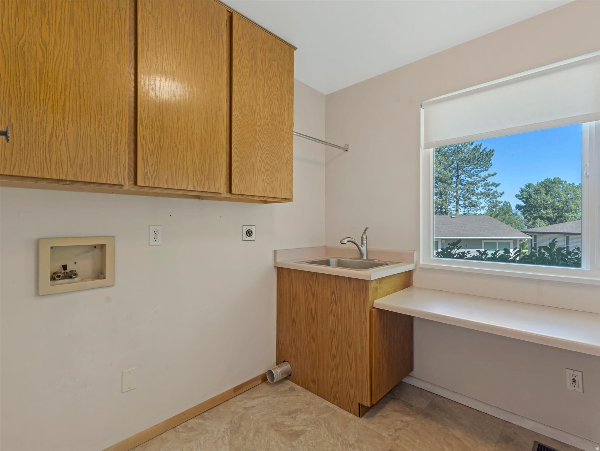 EXECUTIVE ESTATES PB - Residential