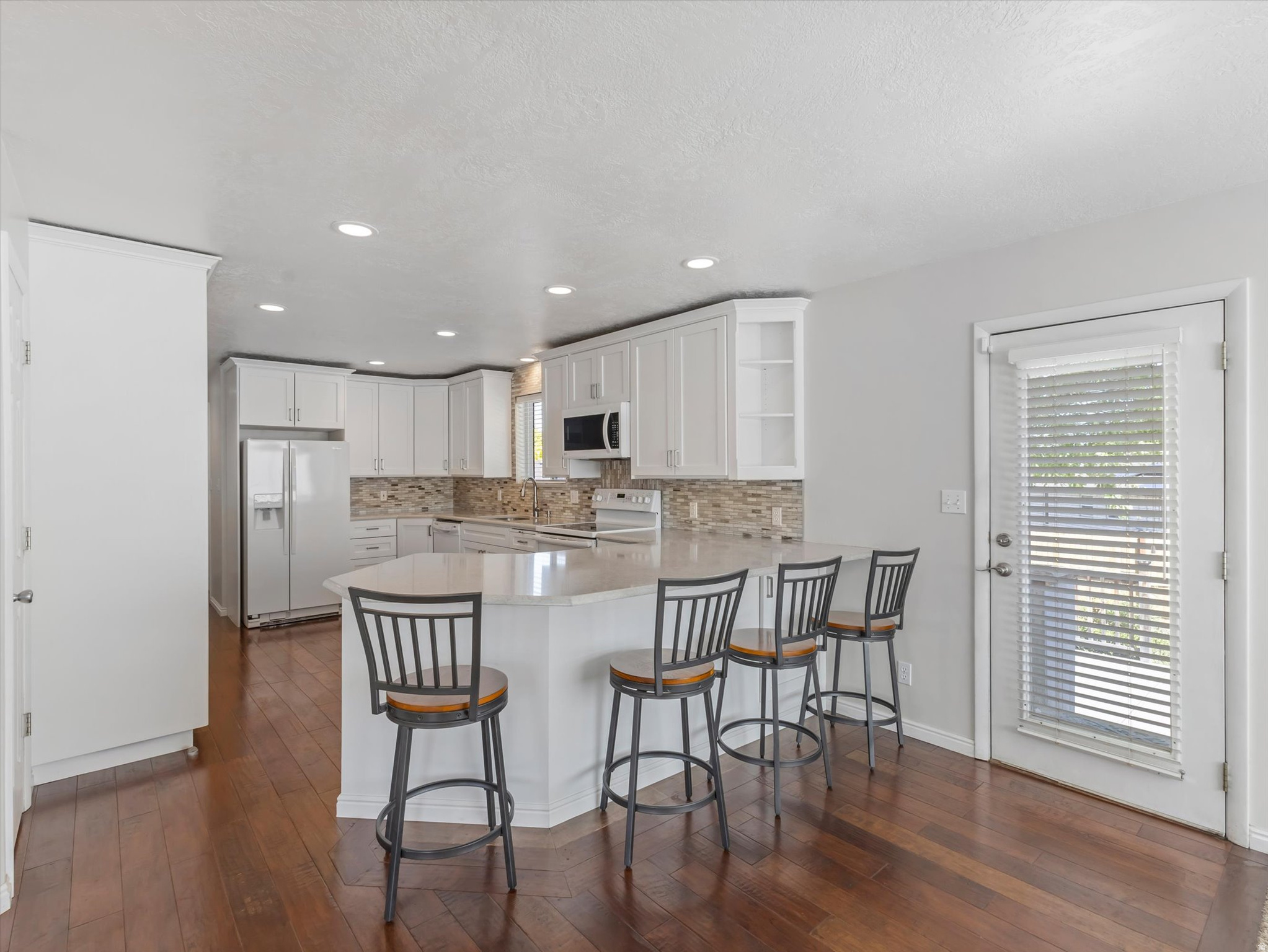 EXECUTIVE ESTATES PB - Residential