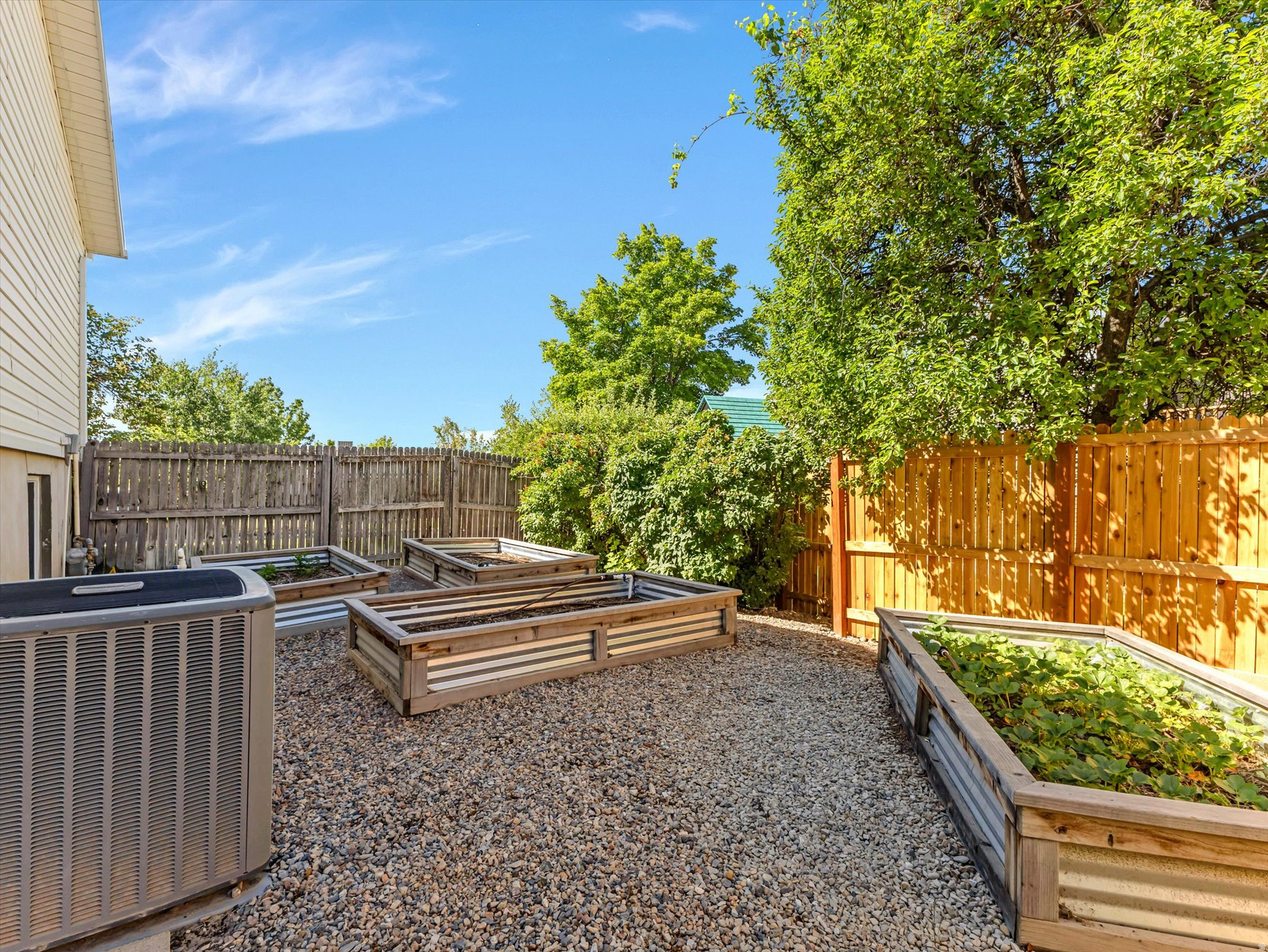 EXECUTIVE ESTATES PB - Residential