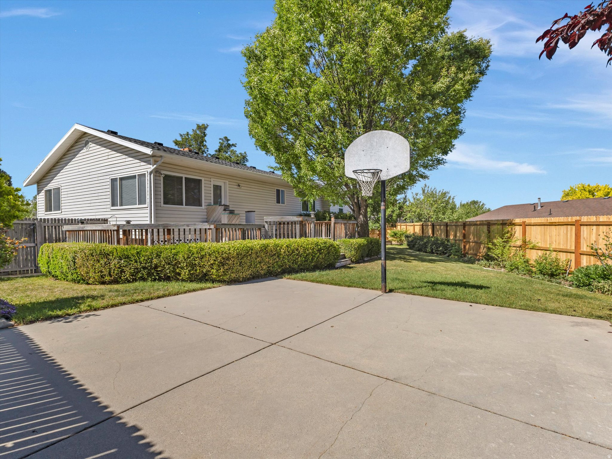EXECUTIVE ESTATES PB - Residential
