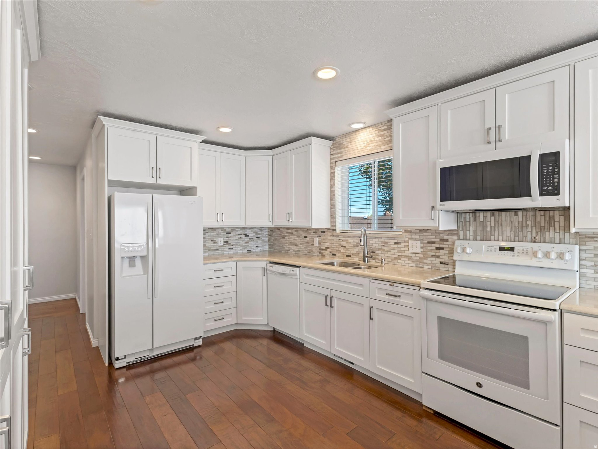 EXECUTIVE ESTATES PB - Residential