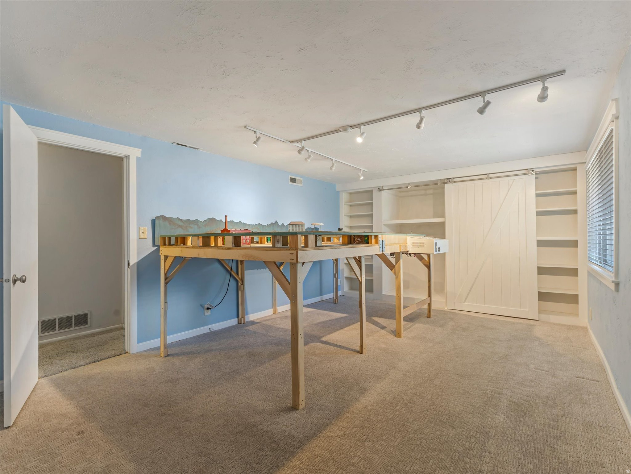EXECUTIVE ESTATES PB - Residential