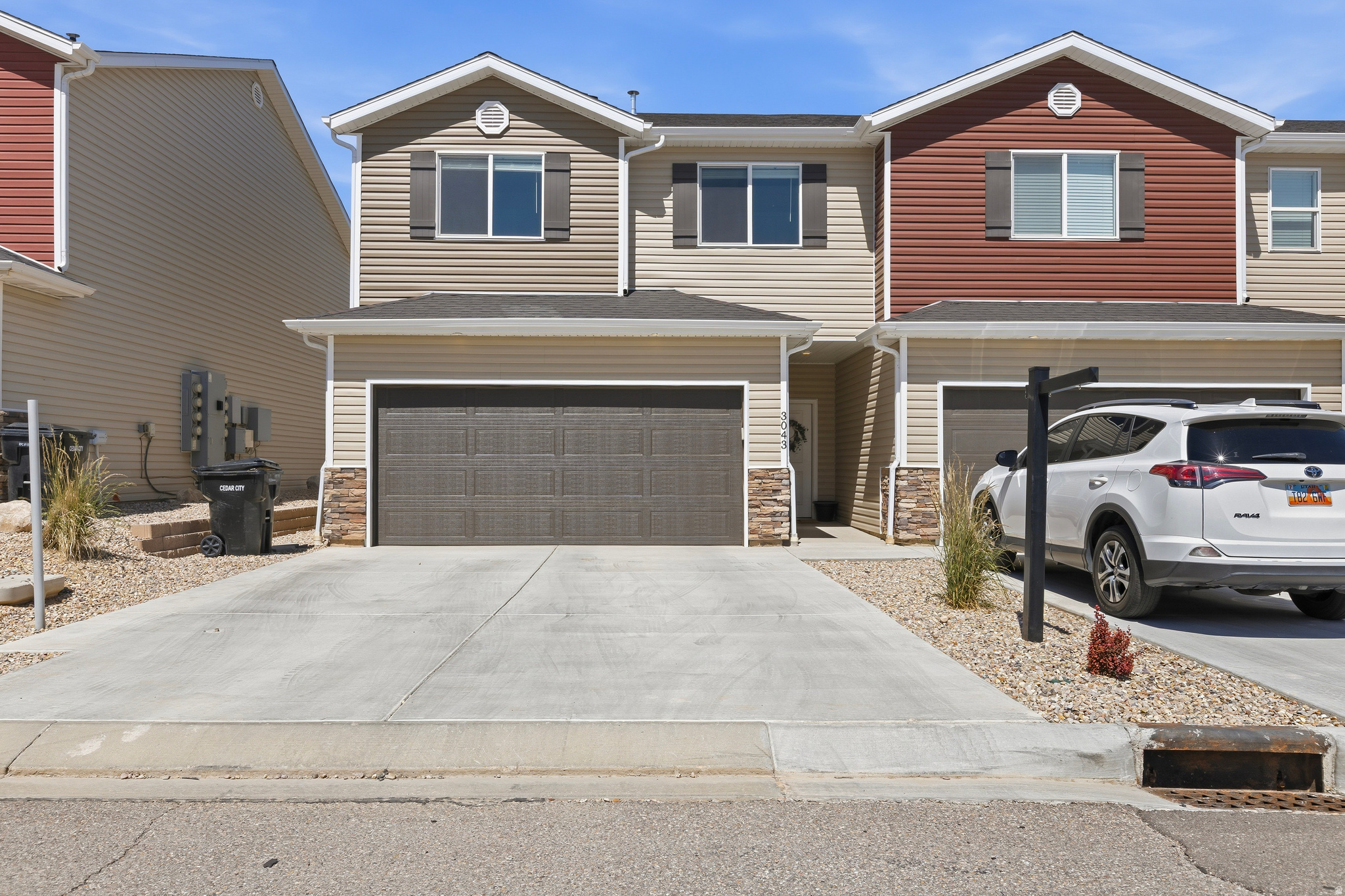 2024 end-unit townhome with 3 beds, 2.5 baths, and a 2-car garage. Open-concept layout with quartz countertops, stainless appliances, and covered patio. Fenced backyard with mountain views. Convenient access to I-15, shopping, dining, and recreation.